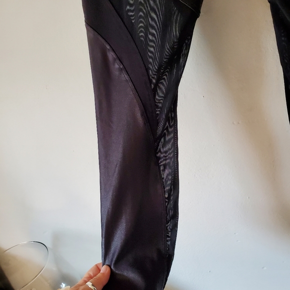Koral/ Mesh and Luster Leggings - Picture 5 of 9